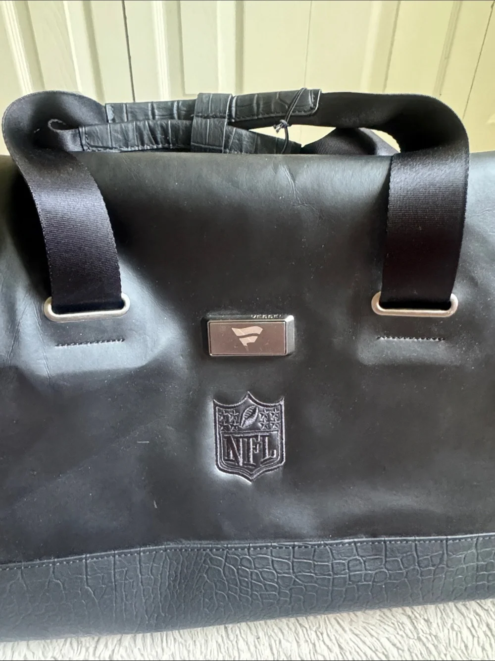 VESSEL signature garnet duffle